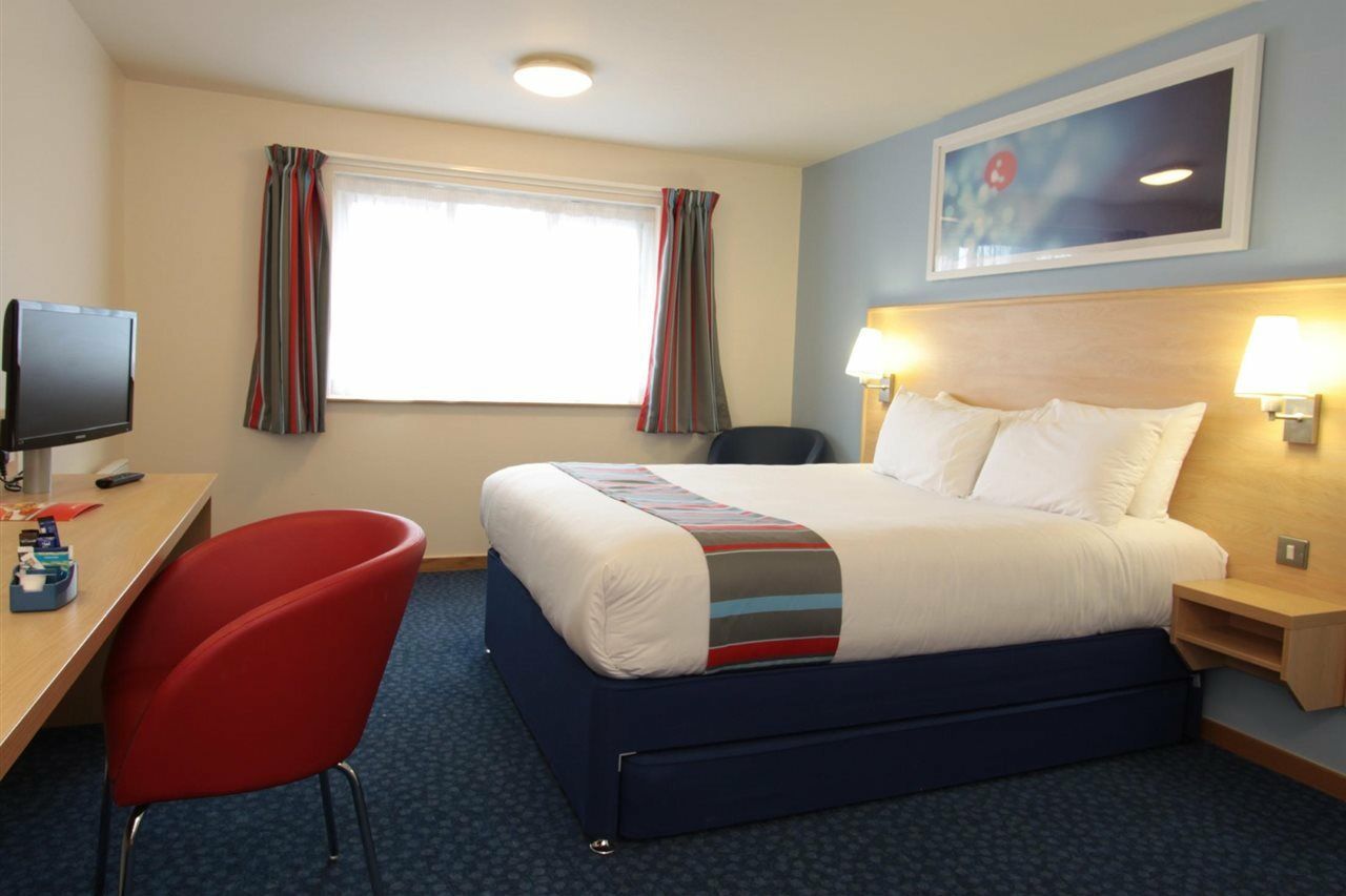Travelodge Camberley Esterno foto