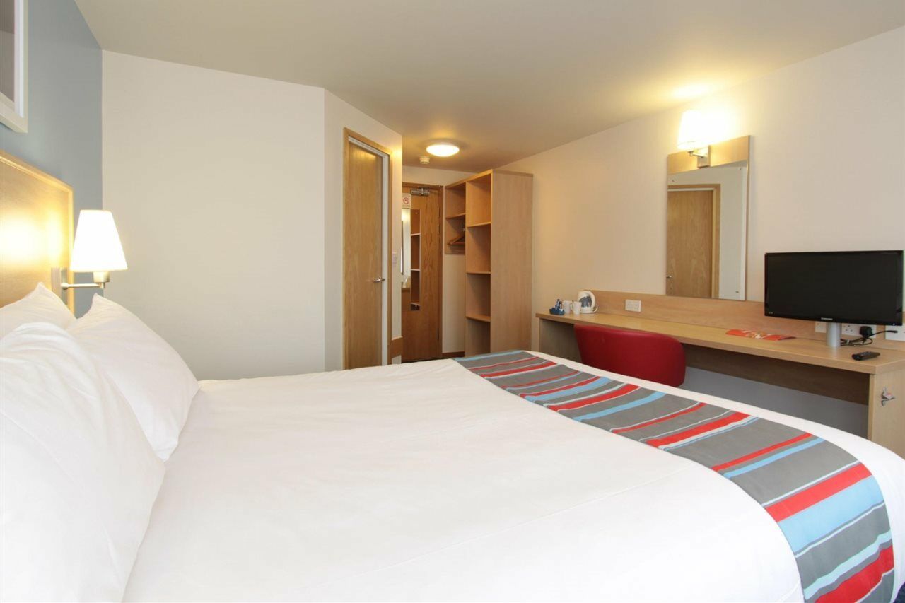 Travelodge Camberley Esterno foto